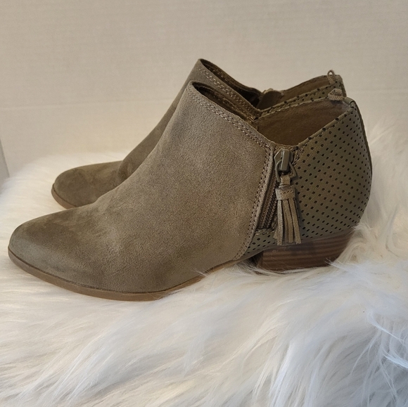 Old Navy Tan Ankle Booties, Size 7 - Picture 4 of 7